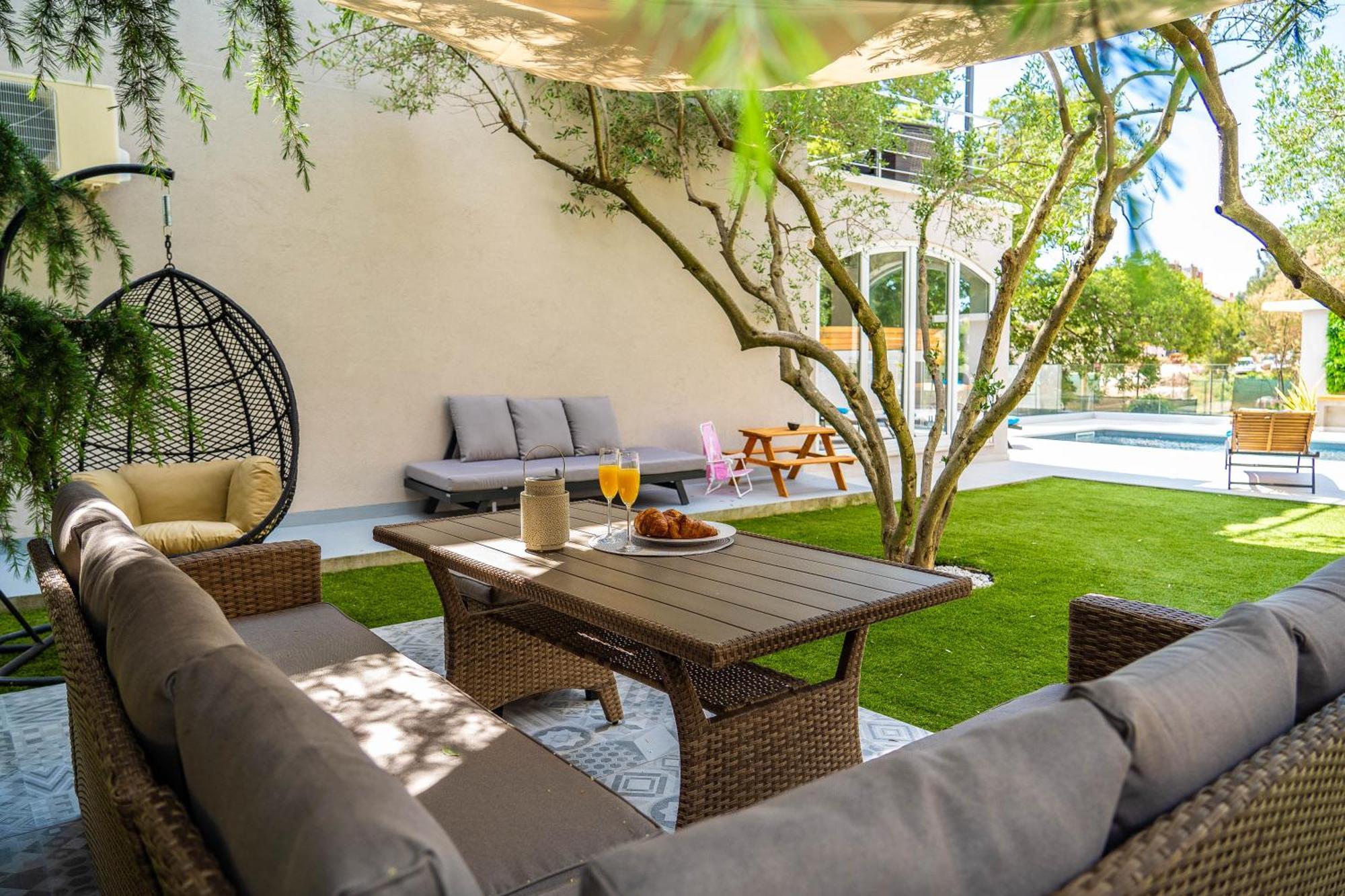 Villa B&D Zadar For The Complete Pleasure Of Vacation !Heated! Private Pool! Green Oasis In The Center Of Zadar, 100M From The Sea Buitenkant foto