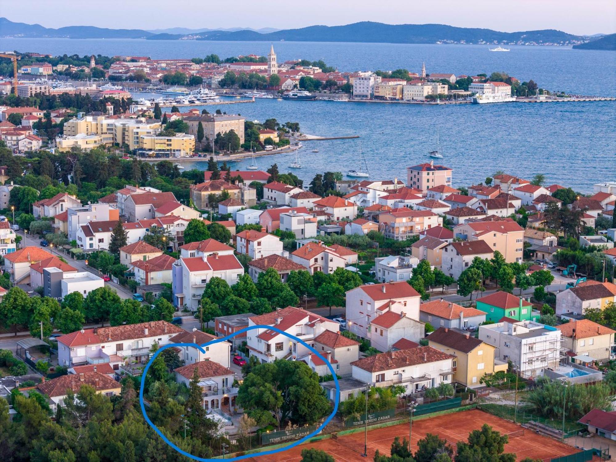 Villa B&D Zadar For The Complete Pleasure Of Vacation !Heated! Private Pool! Green Oasis In The Center Of Zadar, 100M From The Sea Buitenkant foto