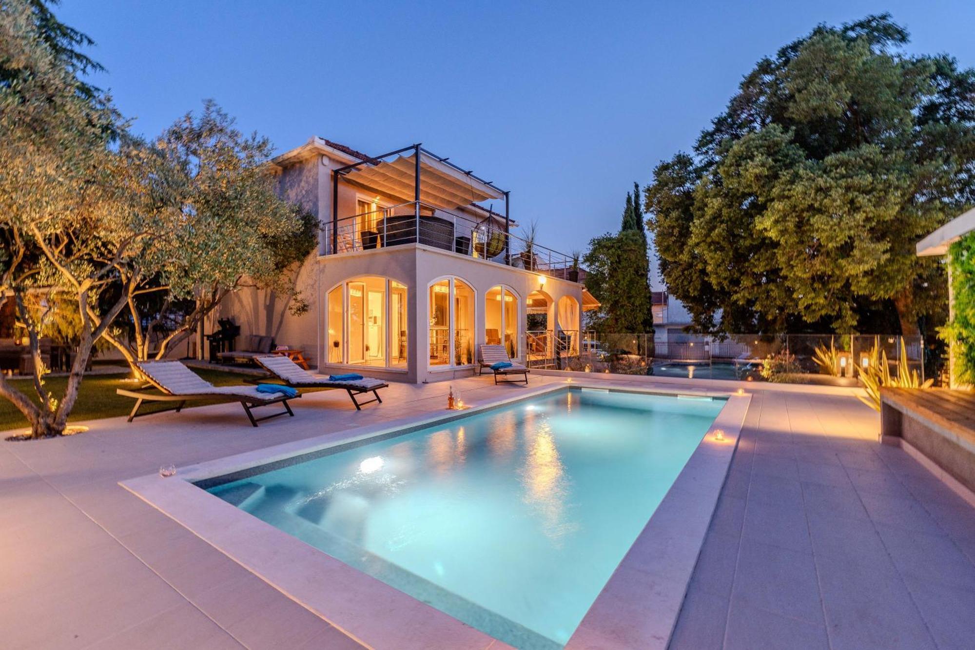 Villa B&D Zadar For The Complete Pleasure Of Vacation !Heated! Private Pool! Green Oasis In The Center Of Zadar, 100M From The Sea Buitenkant foto